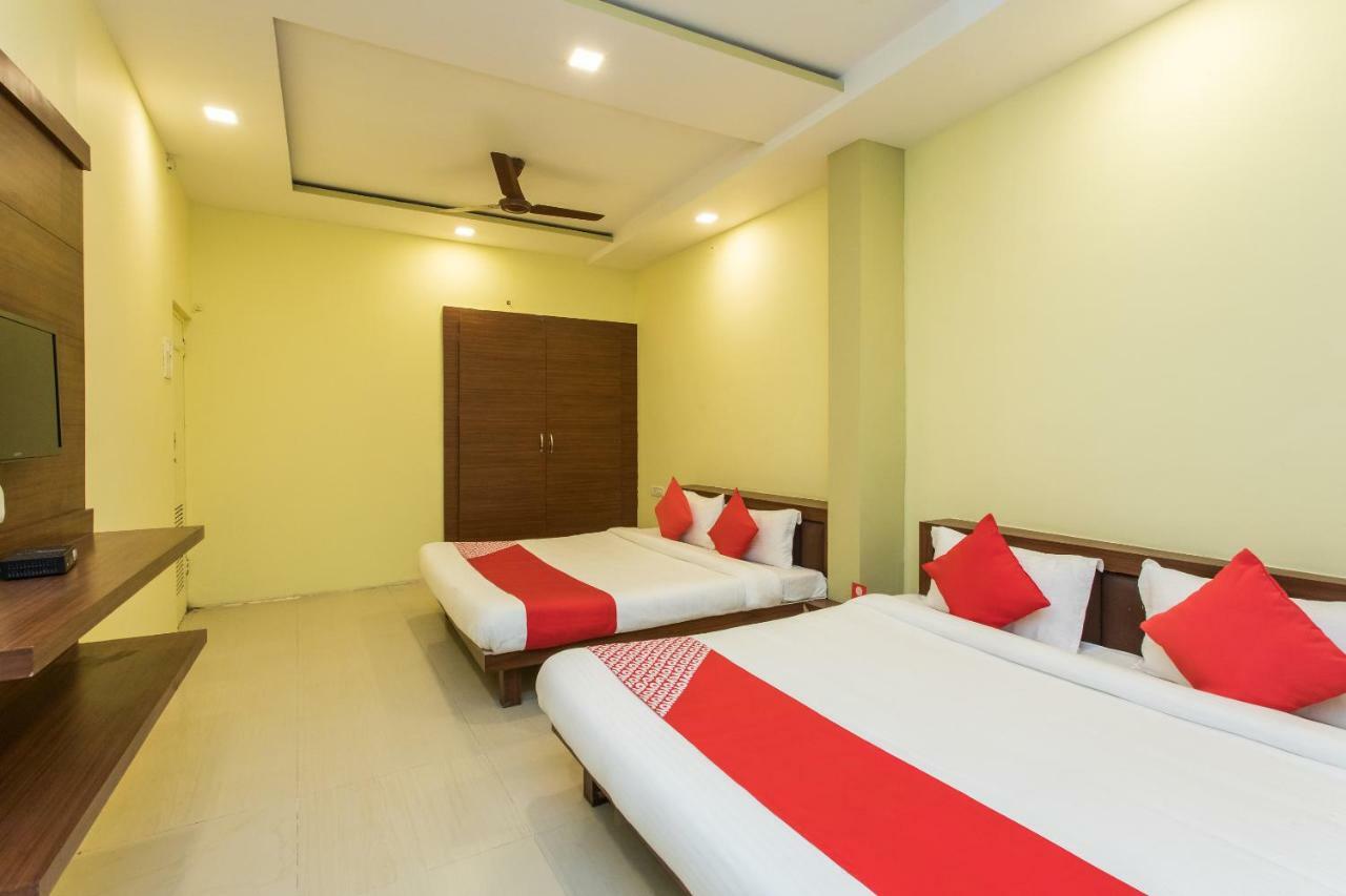 Oyo 17161 Hotel Mahalaxmi Ujjain Buitenkant foto