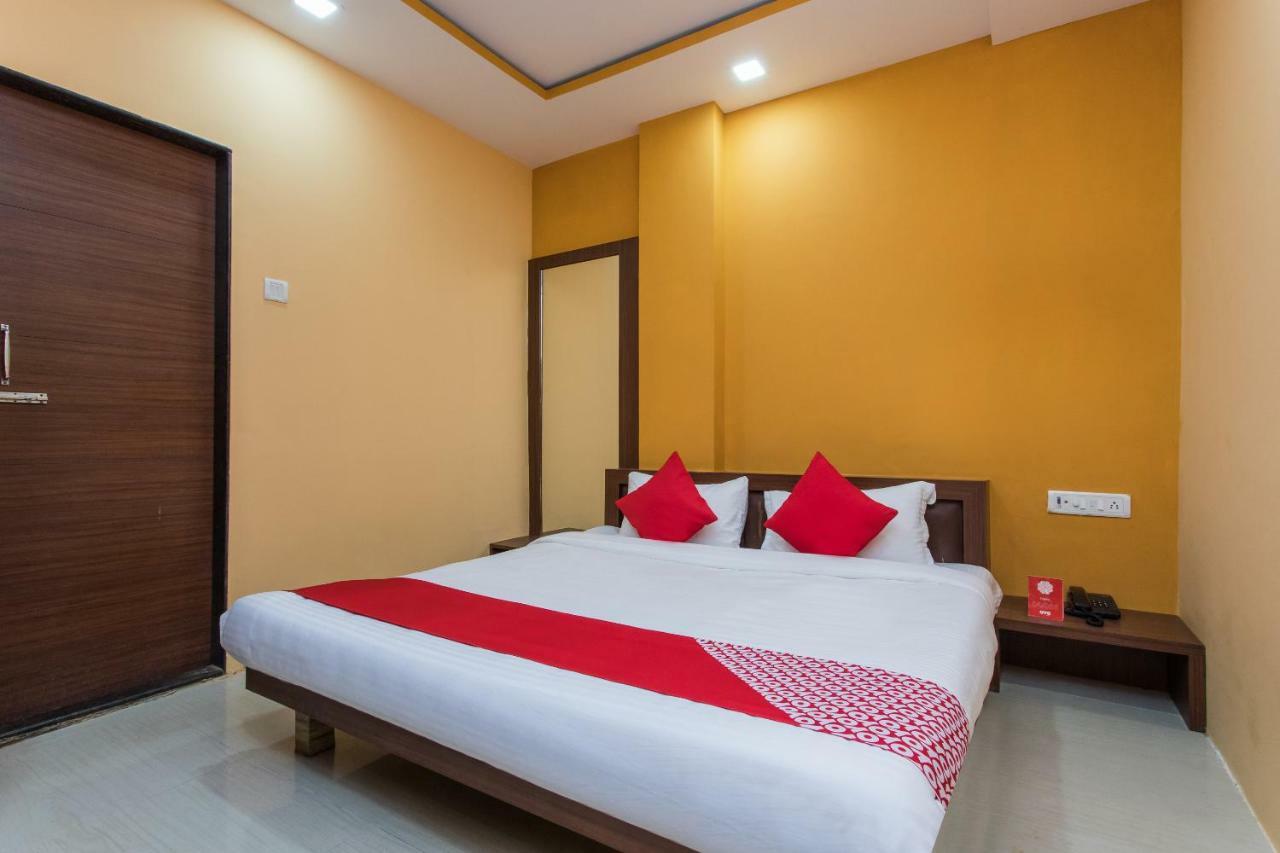 Oyo 17161 Hotel Mahalaxmi Ujjain Buitenkant foto