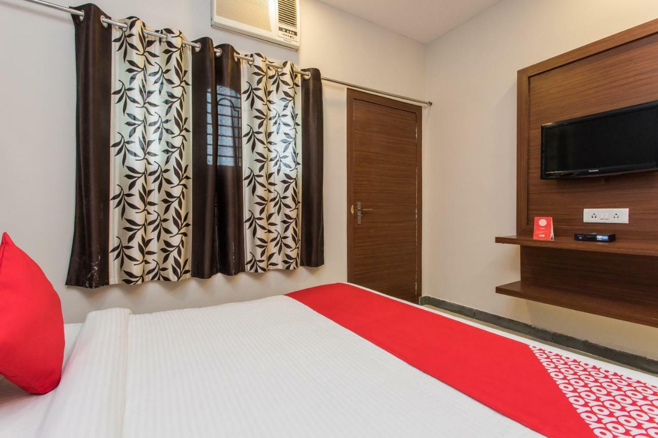 Oyo 17161 Hotel Mahalaxmi Ujjain Buitenkant foto