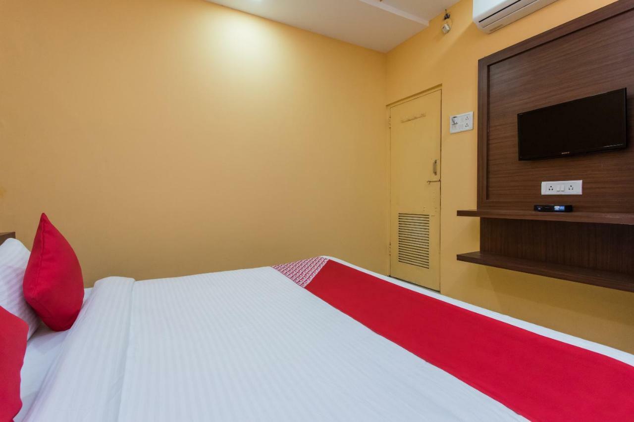 Oyo 17161 Hotel Mahalaxmi Ujjain Buitenkant foto
