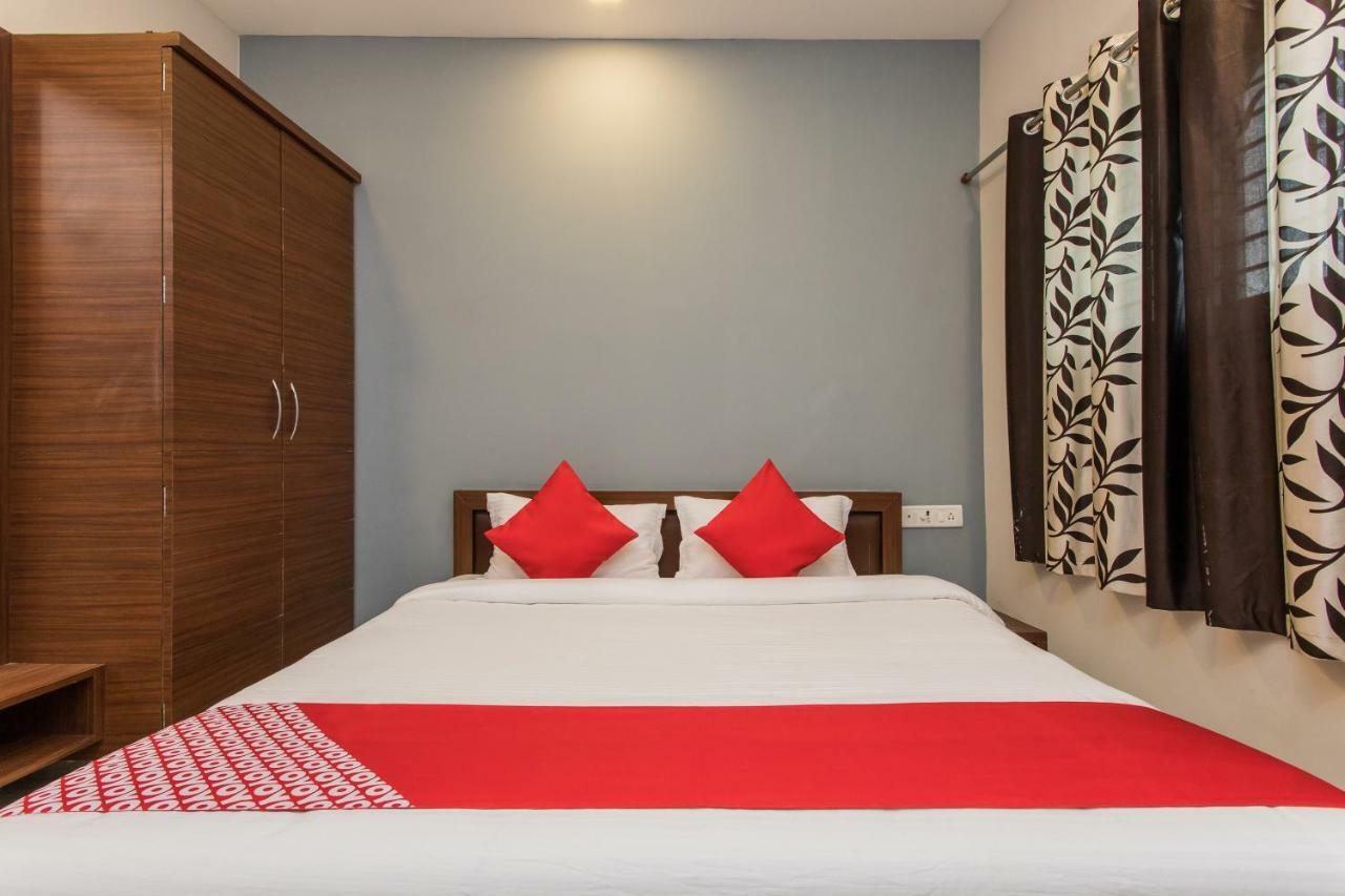 Oyo 17161 Hotel Mahalaxmi Ujjain Buitenkant foto