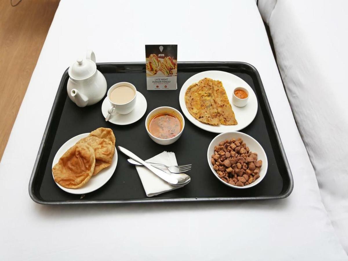 Oyo 17161 Hotel Mahalaxmi Ujjain Buitenkant foto