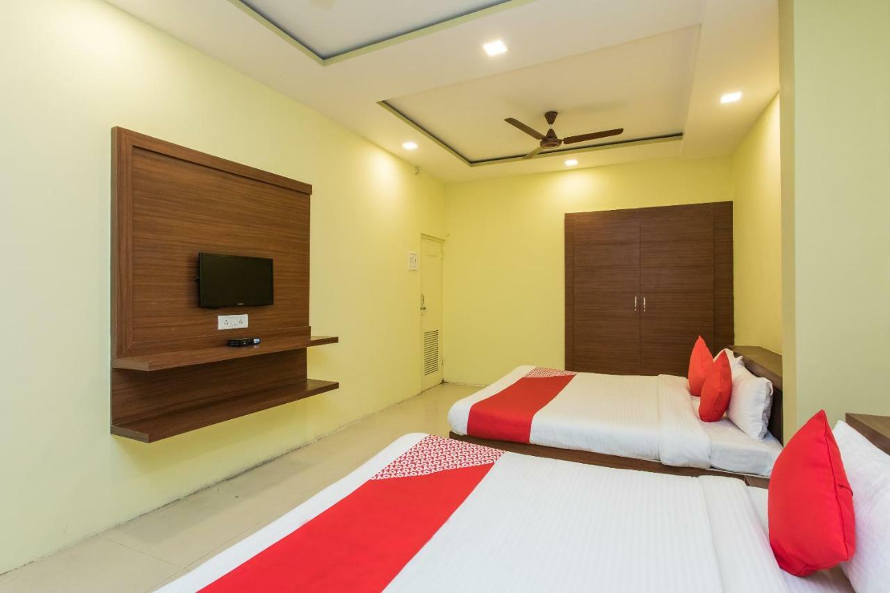 Oyo 17161 Hotel Mahalaxmi Ujjain Buitenkant foto
