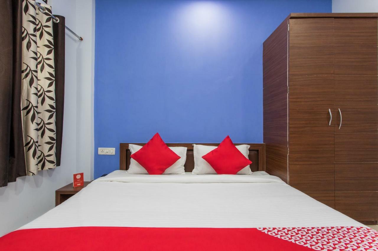 Oyo 17161 Hotel Mahalaxmi Ujjain Buitenkant foto